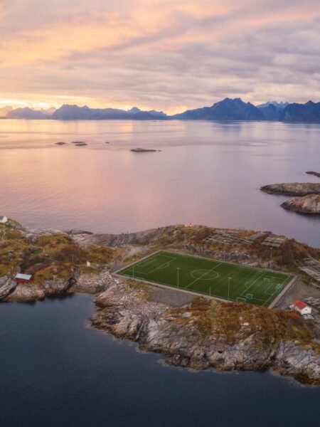 Mass Image Compressor Compressed this image. https://sourceforge.net/projects/icompress/ with Quality:70